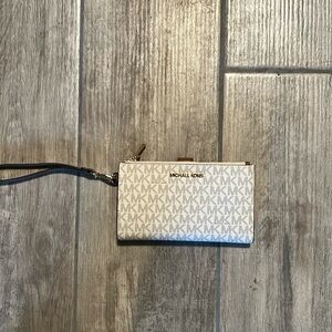 Micheal Kors Wallet Wristlet